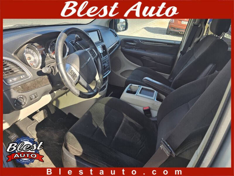 2012 Chrysler Town and Country Touring