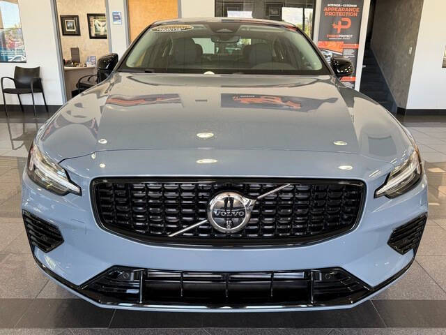 2024 Volvo S60 Recharge T8 Plus Dark Theme