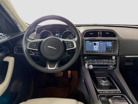 2020 Jaguar F-PACE 25t Prestige