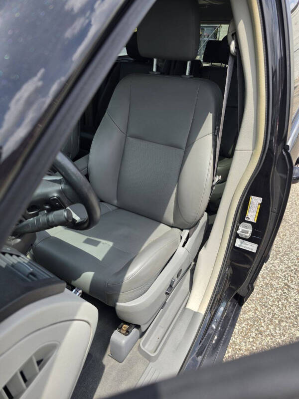 2012 Volkswagen Routan SE