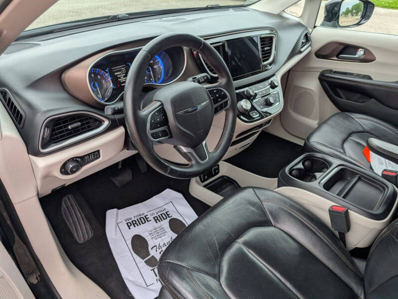 2017 Chrysler Pacifica Touring-L