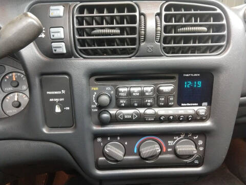 2000 Chevrolet S-10 LS Wide Stance