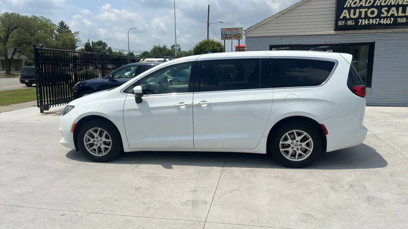 2022 Chrysler Voyager LX
