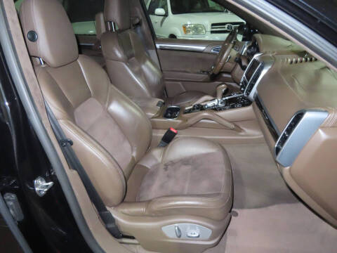 2014 Porsche Cayenne GTS