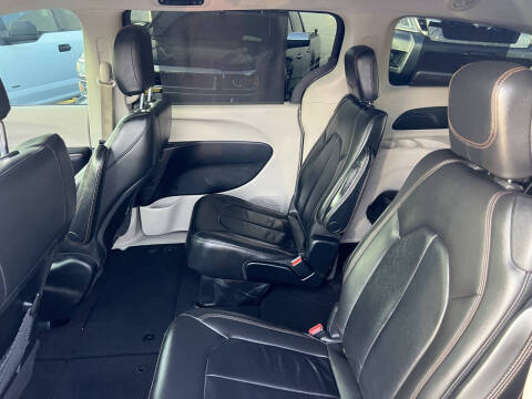 2017 Chrysler Pacifica Touring Plus