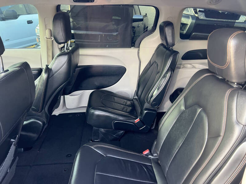 2017 Chrysler Pacifica Touring Plus