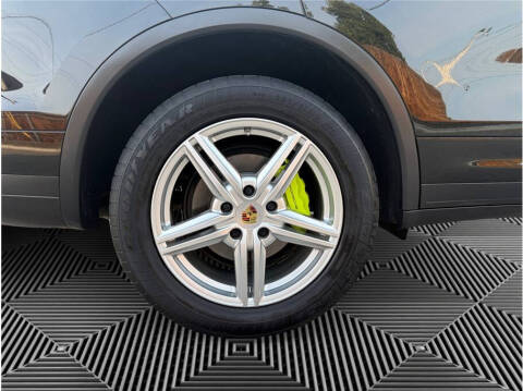 2016 Porsche Cayenne S E-Hybrid