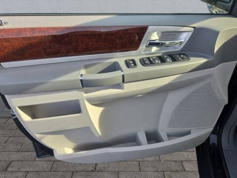 2009 Chrysler Town and Country Touring