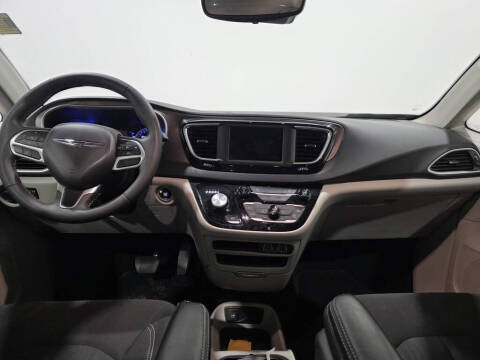 2024 Chrysler Voyager LX