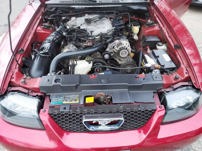 2004 Ford Mustang Deluxe