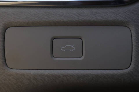 2024 Volvo XC60 B5 Core Dark Theme