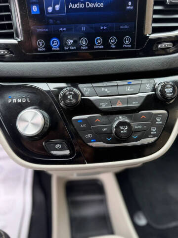 2017 Chrysler Pacifica Touring-L Plus