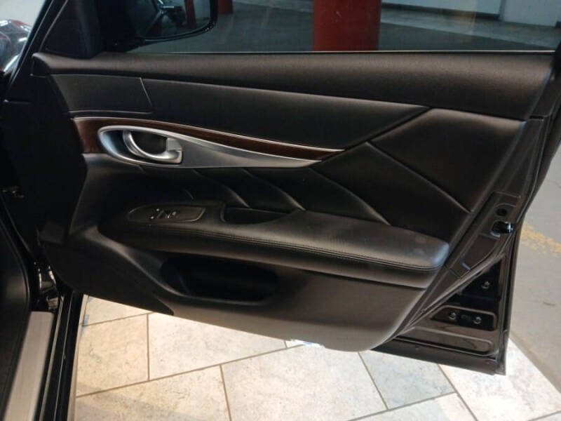 2014 Infiniti Q70 3.7