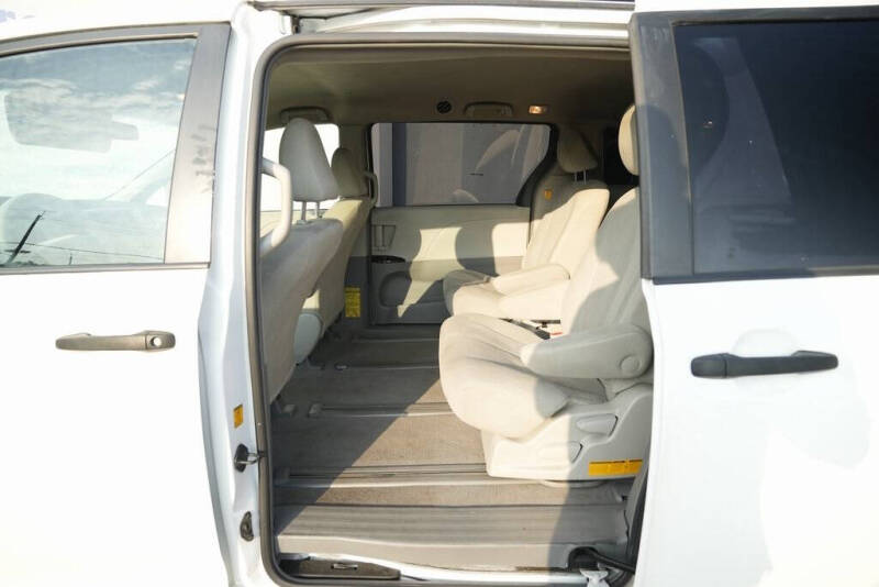 2011 Toyota Sienna Base 7-Passenger