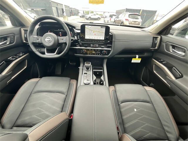 2025 Nissan Pathfinder Platinum