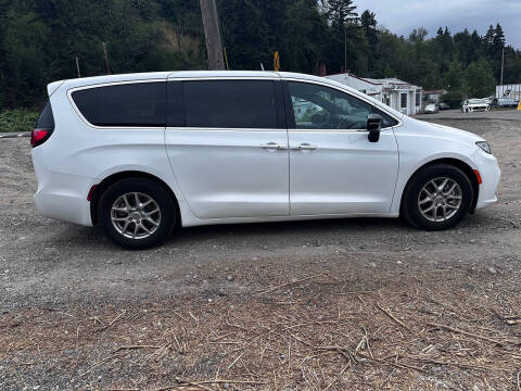 2025 Chrysler Pacifica Select