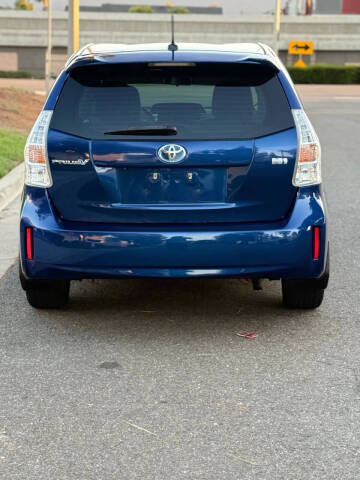 2013 Toyota Prius v Three