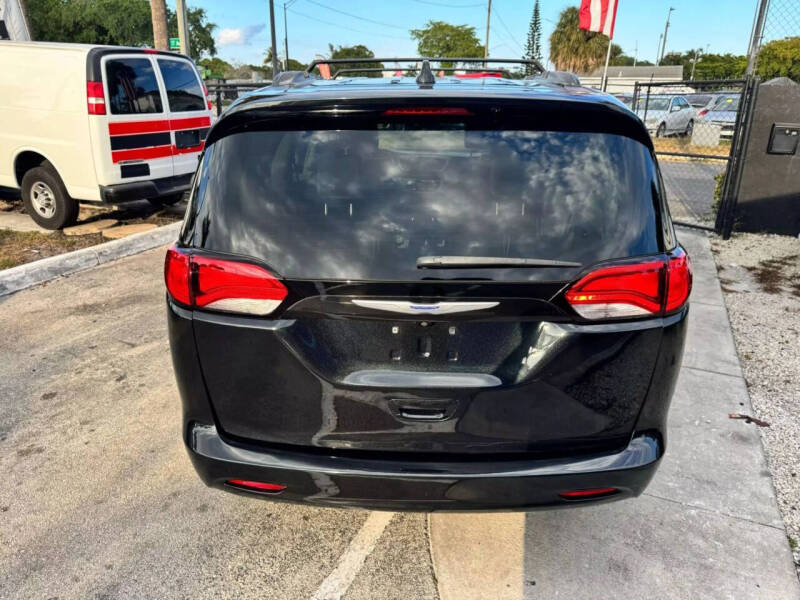 2020 Chrysler Voyager LXi