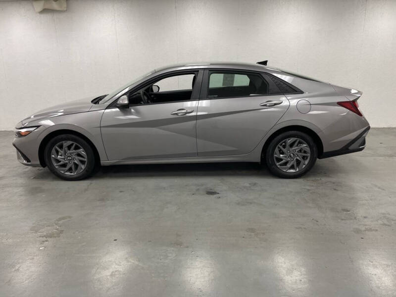 Used 2024 Hyundai Elantra SEL with VIN KMHLM4DG6RU665552 for sale in Celina, OH