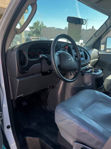 2005 Ford E-Series E-250