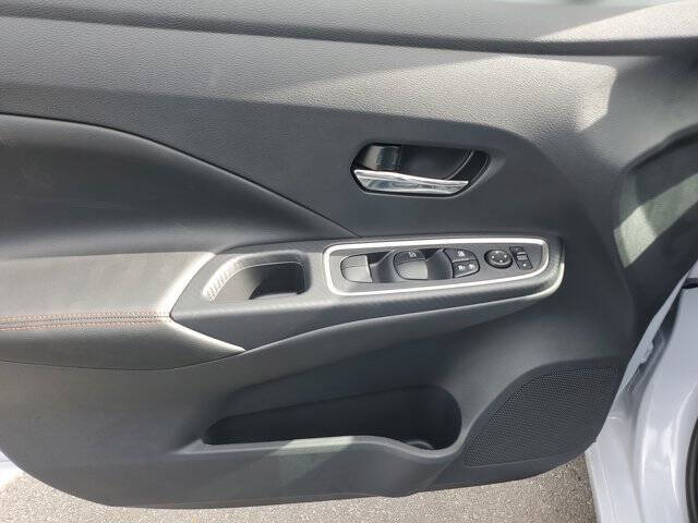 2025 Nissan Versa SR