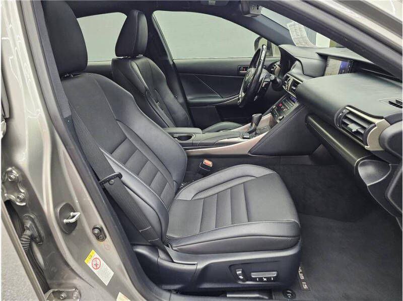 2017 Lexus IS 200t