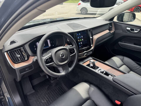 2024 Volvo XC60 B5 Plus Dark Theme