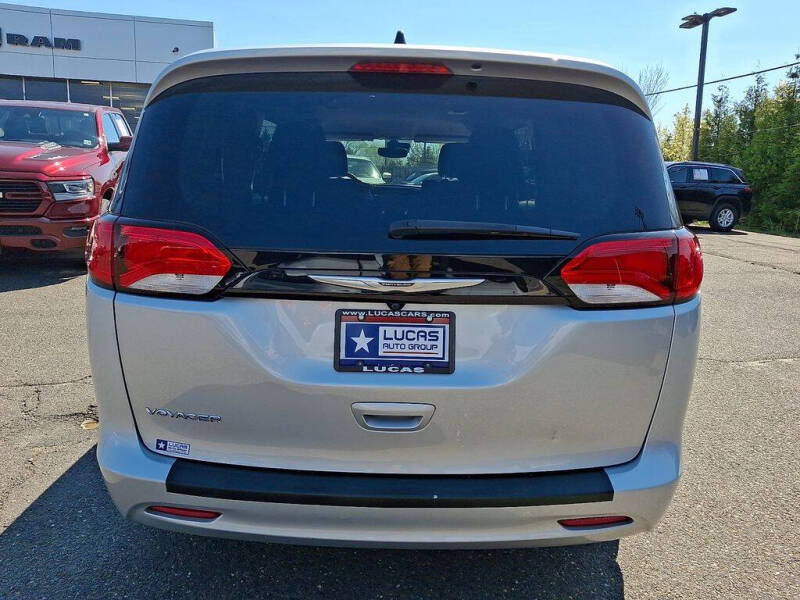 2023 Chrysler Voyager LX