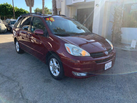 2005 Toyota Sienna for sale at In-House Auto Finance in Hawthorne CA