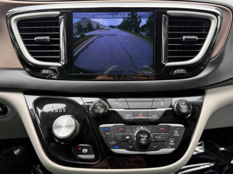 2017 Chrysler Pacifica Touring-L