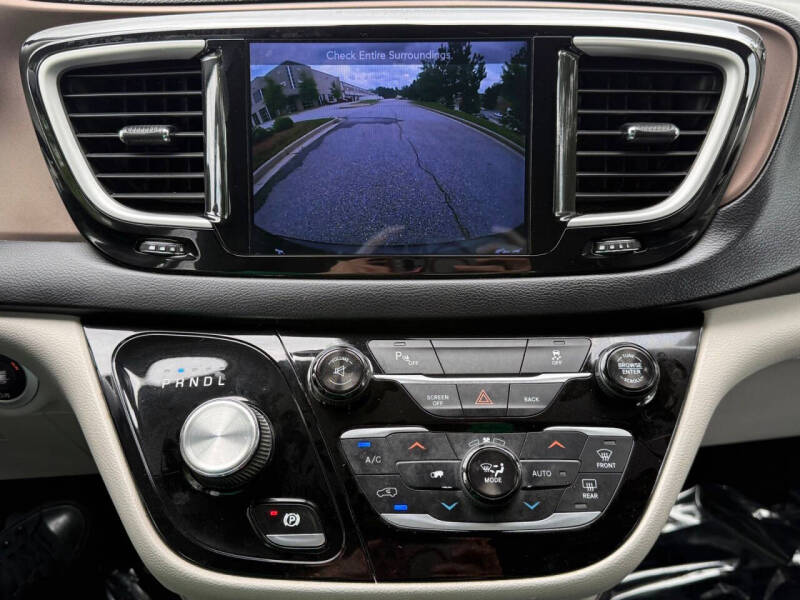 2017 Chrysler Pacifica Touring-L