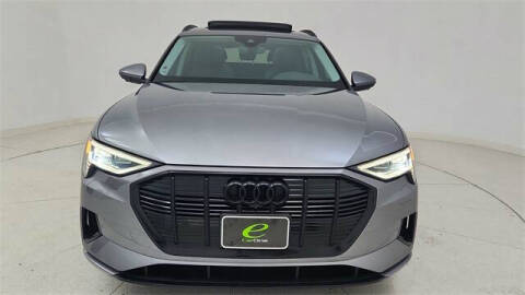 2022 Audi e-tron quattro Premium Plus