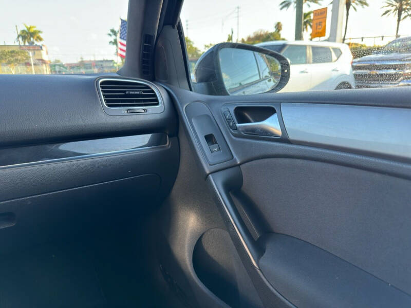 2012 Volkswagen GTI Base PZEV