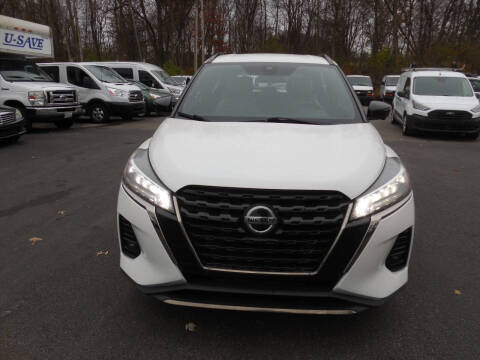 2021 Nissan Kicks SR