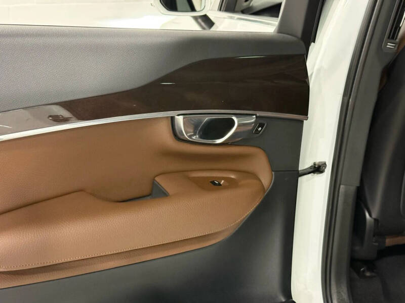 2019 Volvo XC90 T6 Momentum