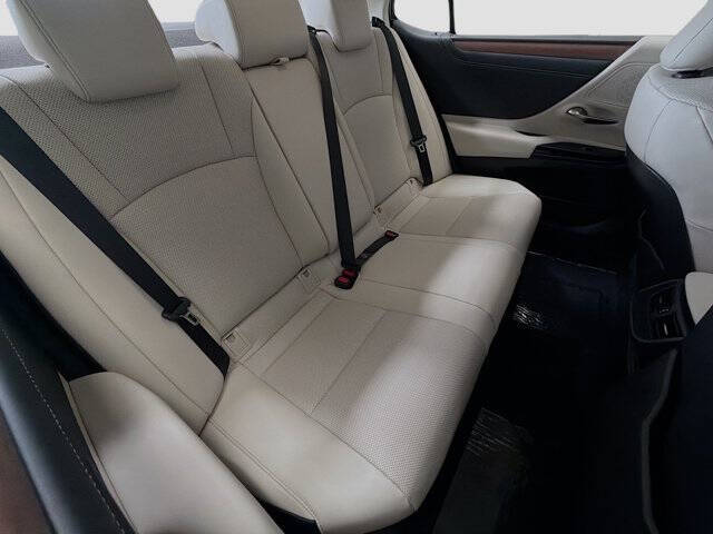 2025 Lexus ES 300h