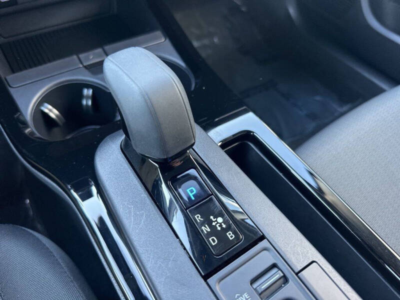 2025 Toyota Prius LE