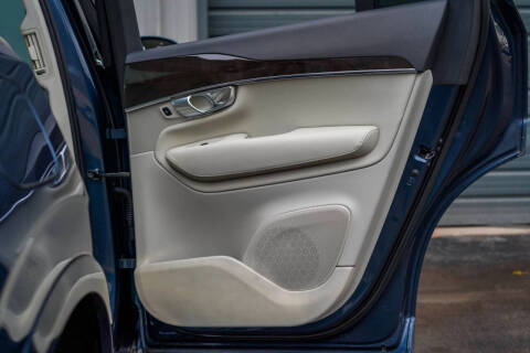 2018 Volvo XC90 T6 Momentum