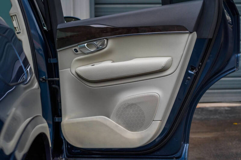 2018 Volvo XC90 T6 Momentum