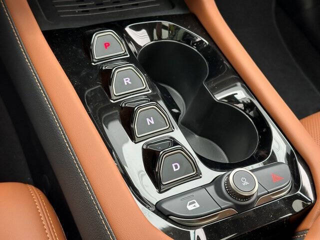 2025 VinFast VF8 Plus