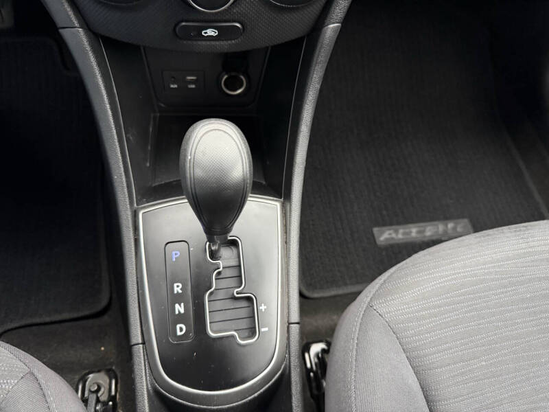 2017 Hyundai Accent SE