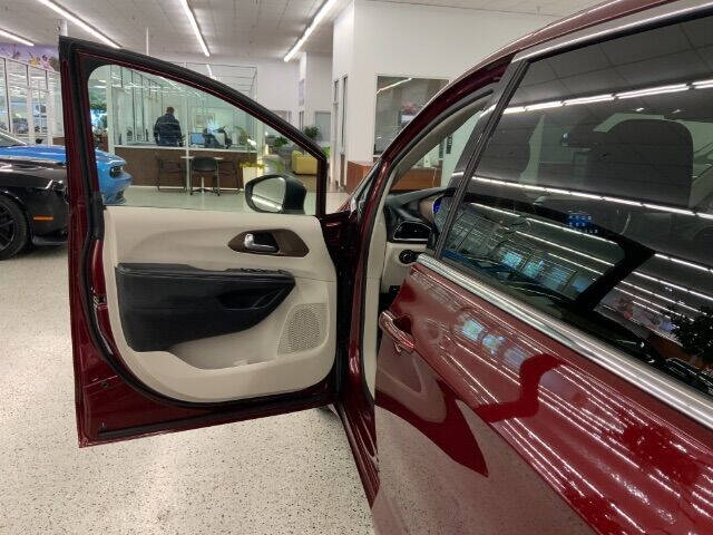 2020 Chrysler Voyager LX