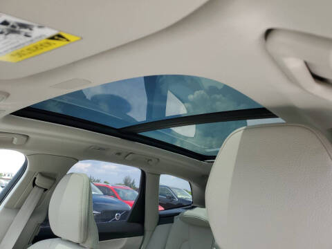 2025 Volvo XC60 B5 Plus Dark Theme