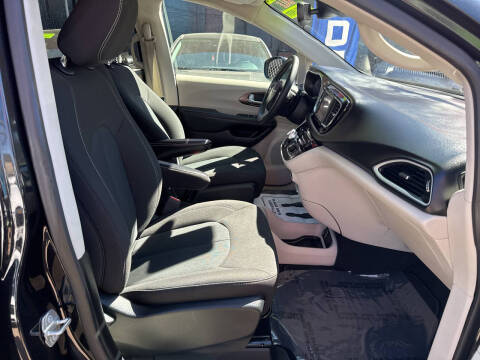 2024 Chrysler Voyager LX