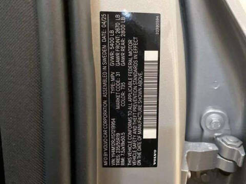 2025 Volvo XC60 B5 Core Dark Theme
