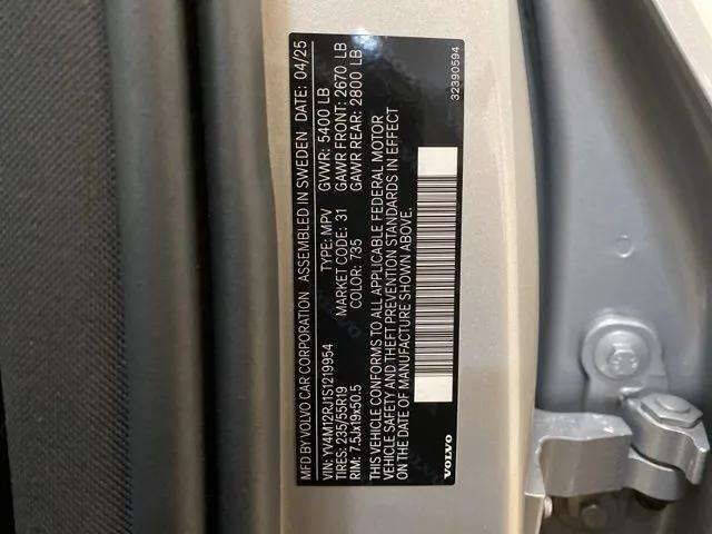 2025 Volvo XC60 B5 Core Dark Theme