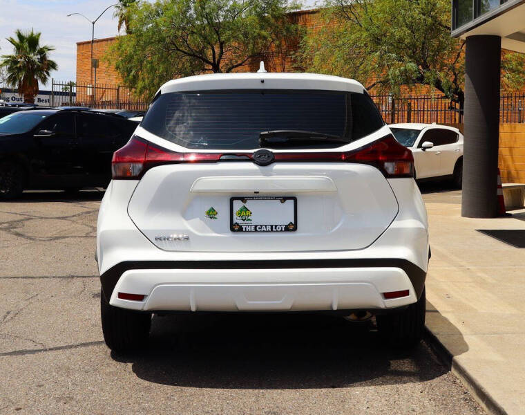 2024 Nissan Kicks S