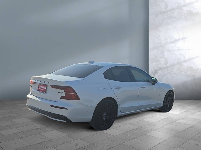 2024 Volvo S60 B5 Plus Black Edition