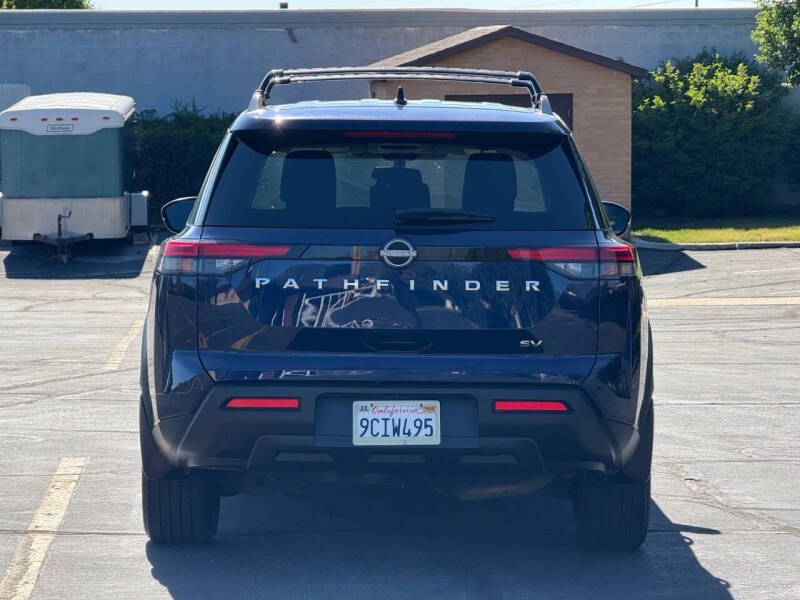 2022 Nissan Pathfinder SV