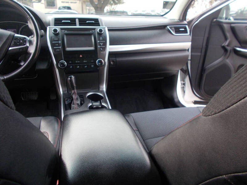 2017 Toyota Camry SE